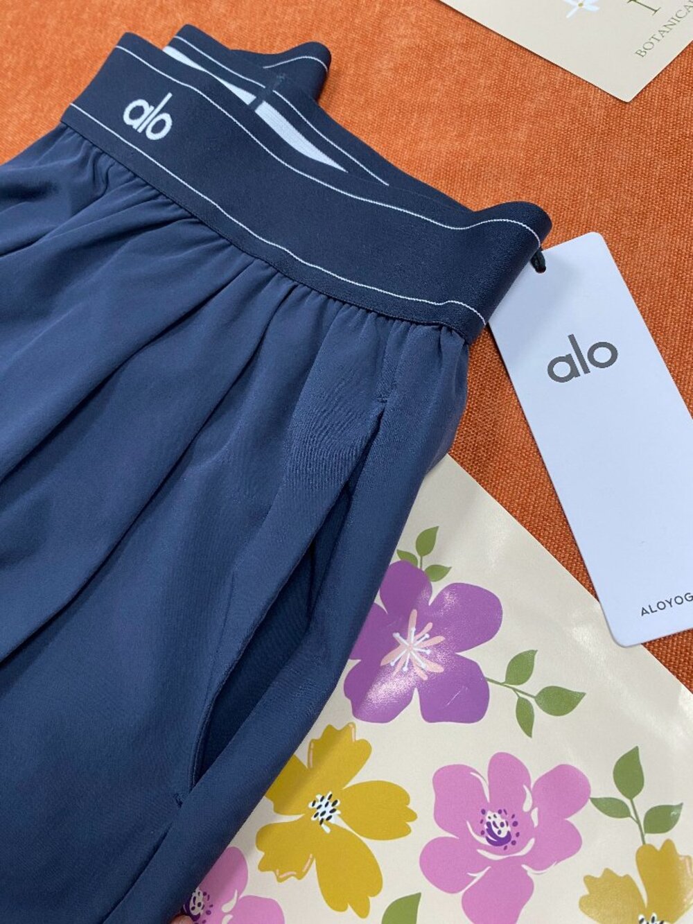 Brand new with tags🌊ALO Yoga Set Navy Blue (Regular Size 30 inches) - Picture 4 of 11